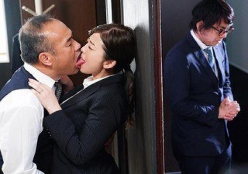 Anh chồng ngốc vẫn mỉm cười dù bị vợ cắm sừngm