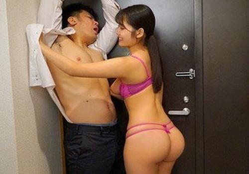 Không Thể Chối Từ Sự Hấp Dẫn Của Cặp Mông To Tròn Em Vợm